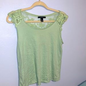 3/$10🌼 Mint green lace back tank blouse